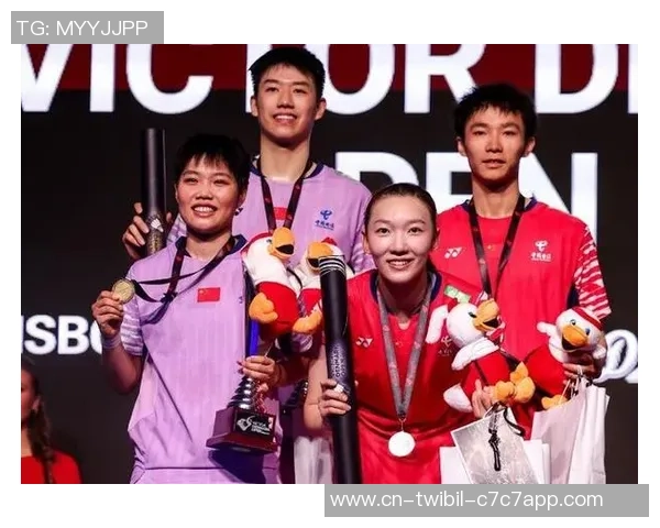 混双颁奖无输家！国羽4将齐笑颜 黄东萍时隔7年换伙伴夺冠创纪录